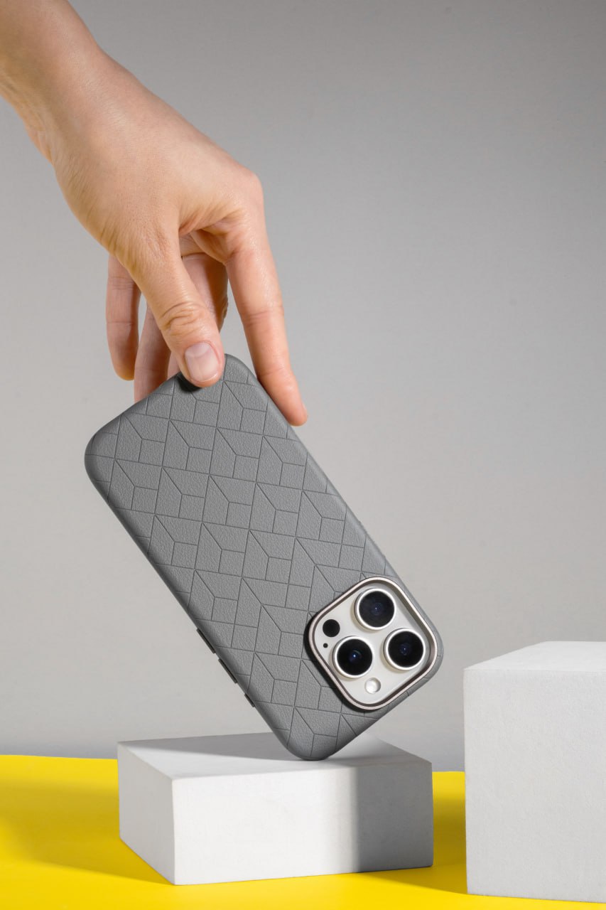 Carved with MagSafe Leather Case Фото №5