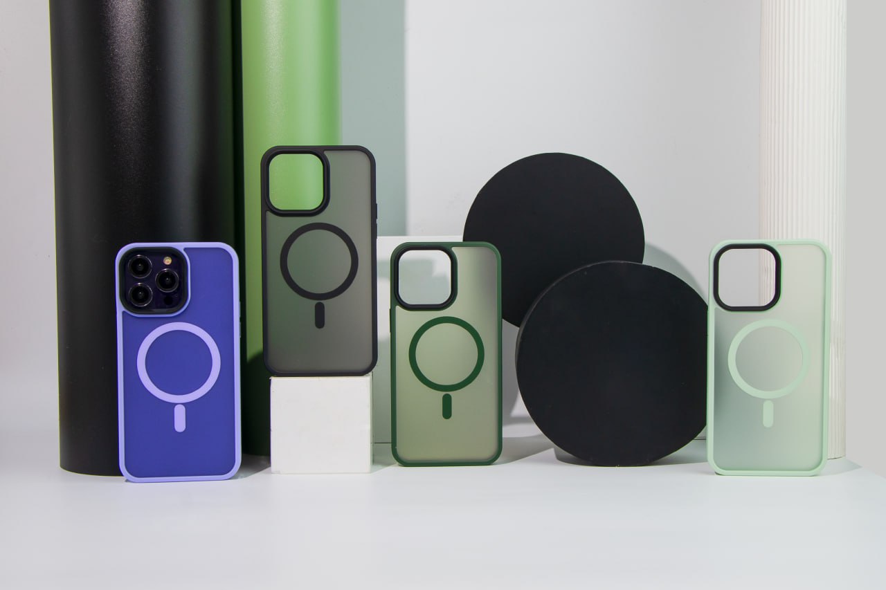 Metal Buttons with MagSafe Colorful Phone Case Изображение #1 Metal Buttons with MagSafe Colorful Phone Case Фото №1