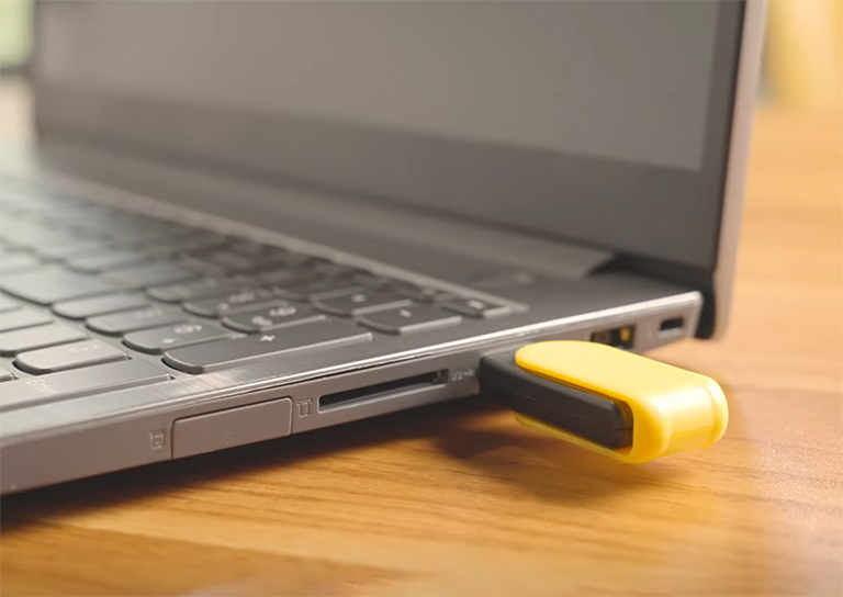 Фото USB Kingston DataTraveler Exodia S