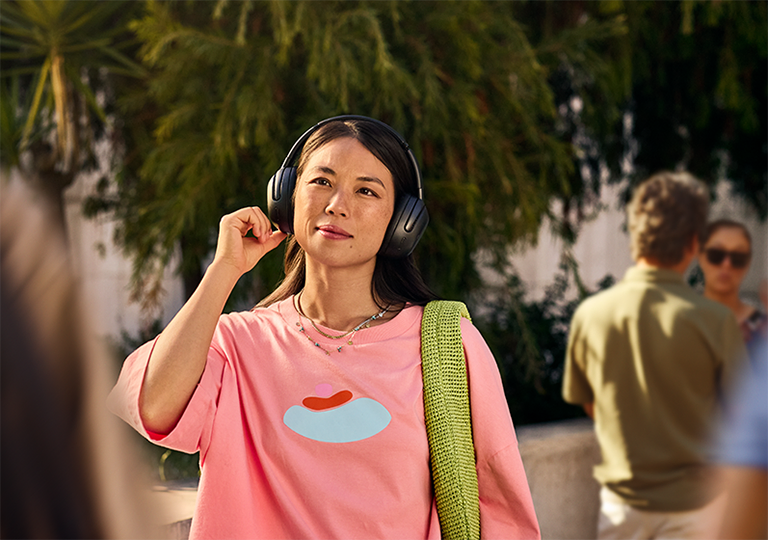 Фото JBL Tour One M3