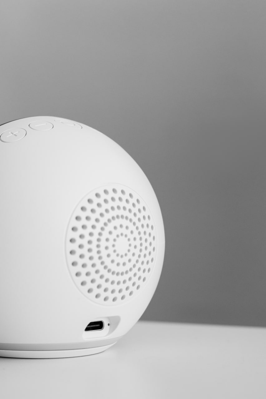 Багатофункціональний бездротовий зарядний пристрій WiWU Wi-W017 15W Wireless Charger + цифровий годинник-будильник + Bluetooth-динамік Фото №2