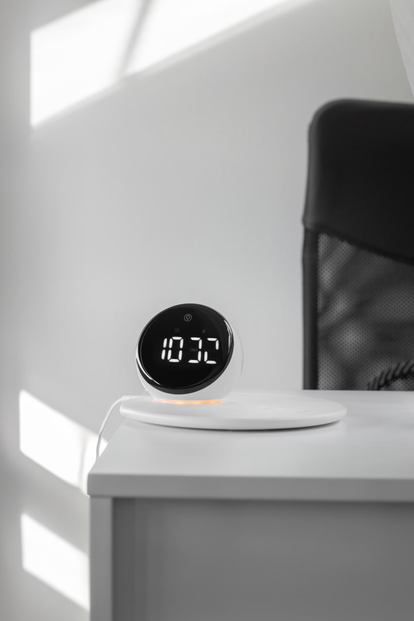 Багатофункціональний бездротовий зарядний пристрій WiWU Wi-W017 15W Wireless Charger + цифровий годинник-будильник + Bluetooth-динамік Фото №5